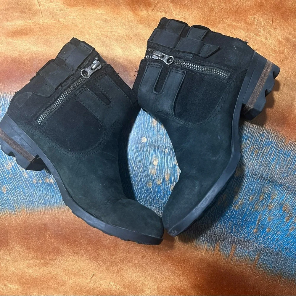 Sorel Lolla Black Leather Ankle Boots size 7